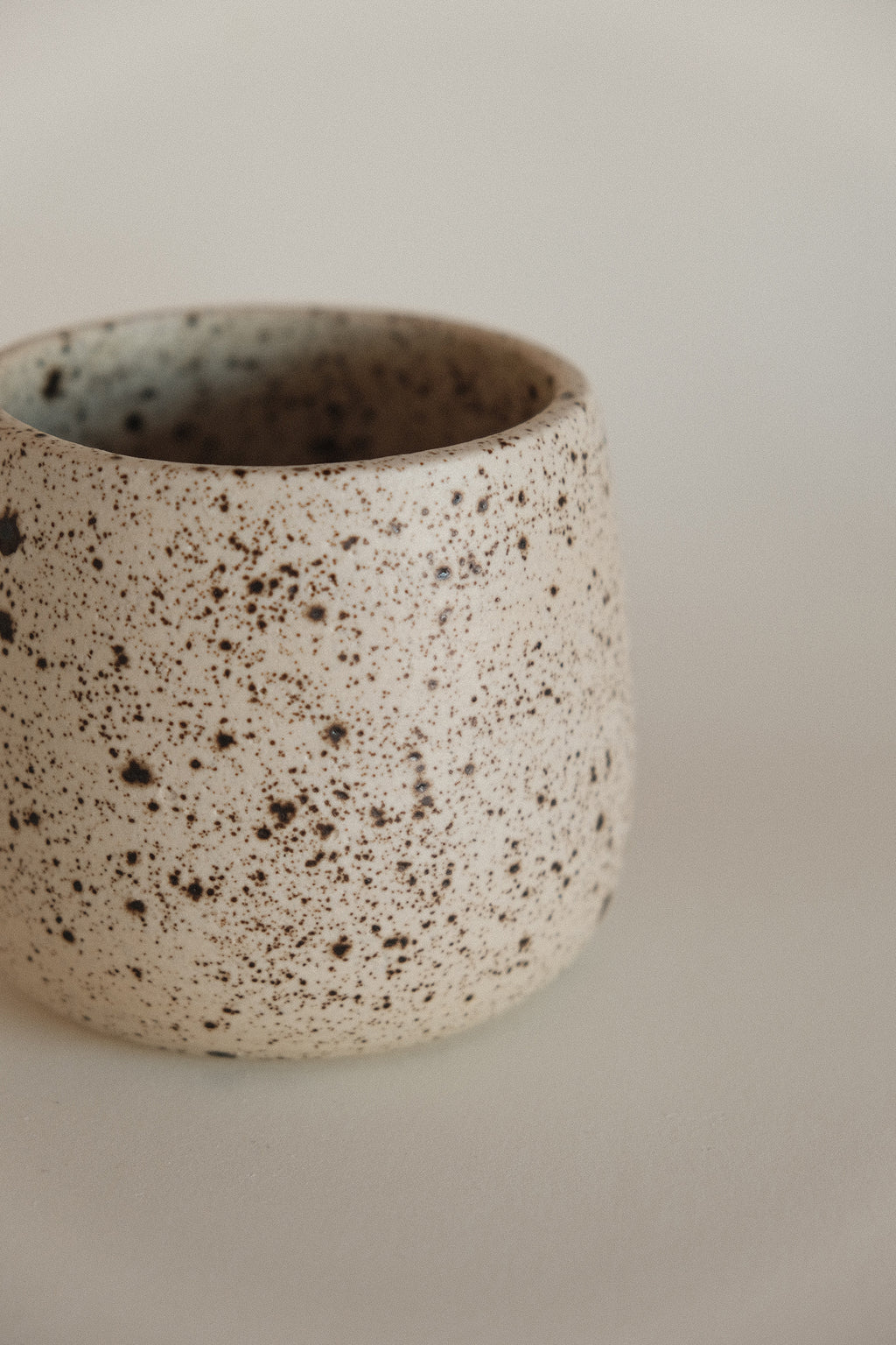 Round Cup in Freckle