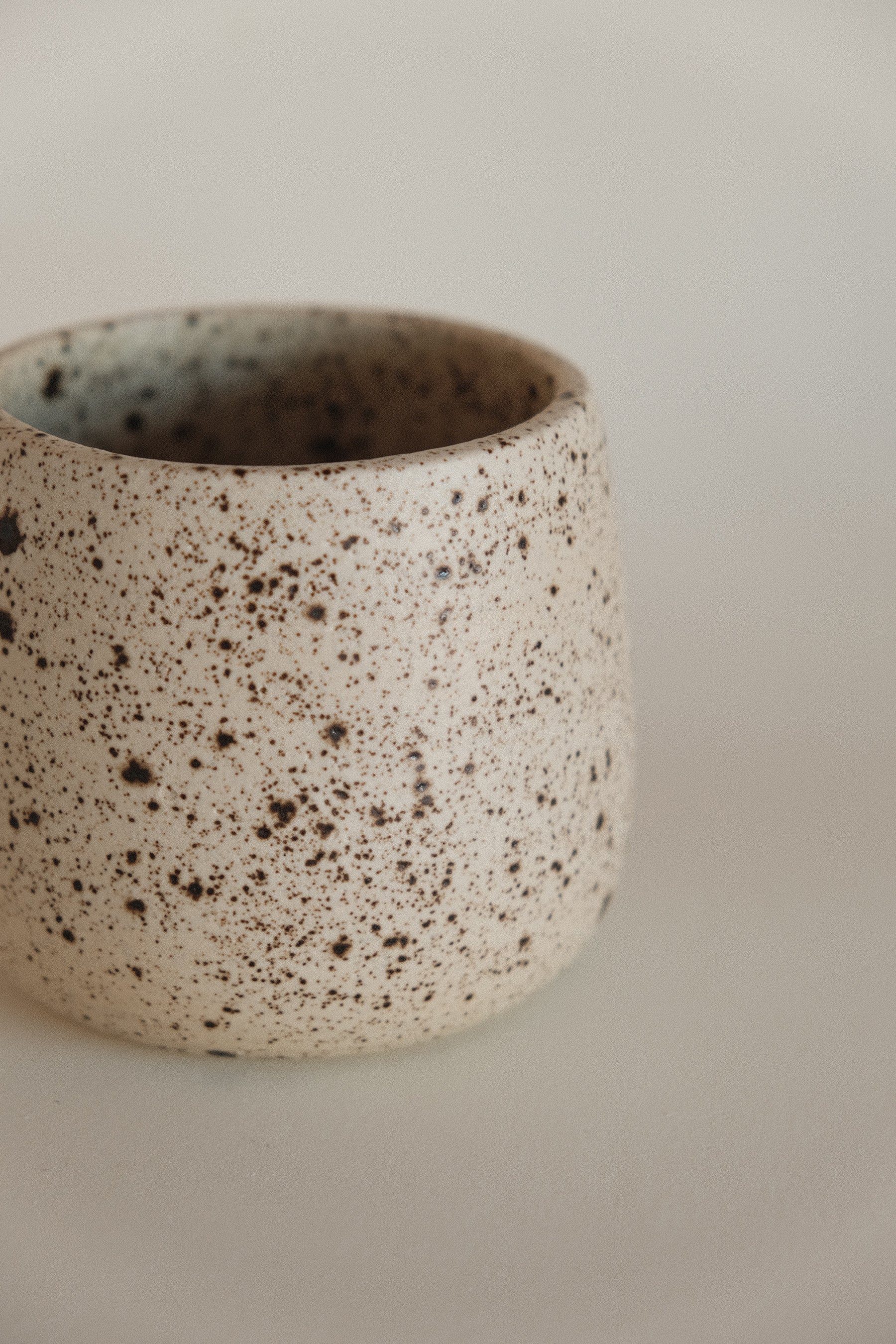 Round Cup in Freckle