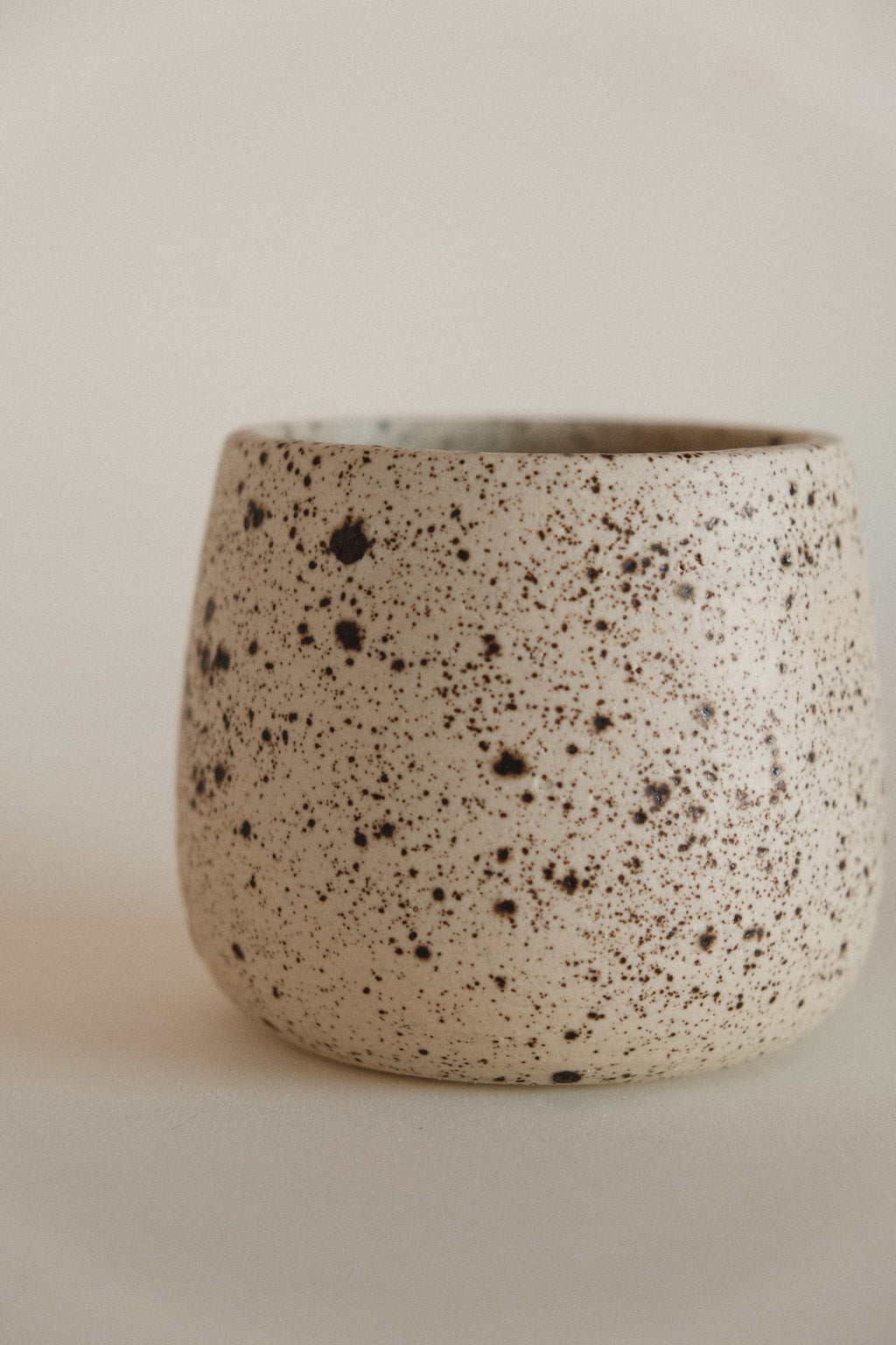 Round Cup in Freckle