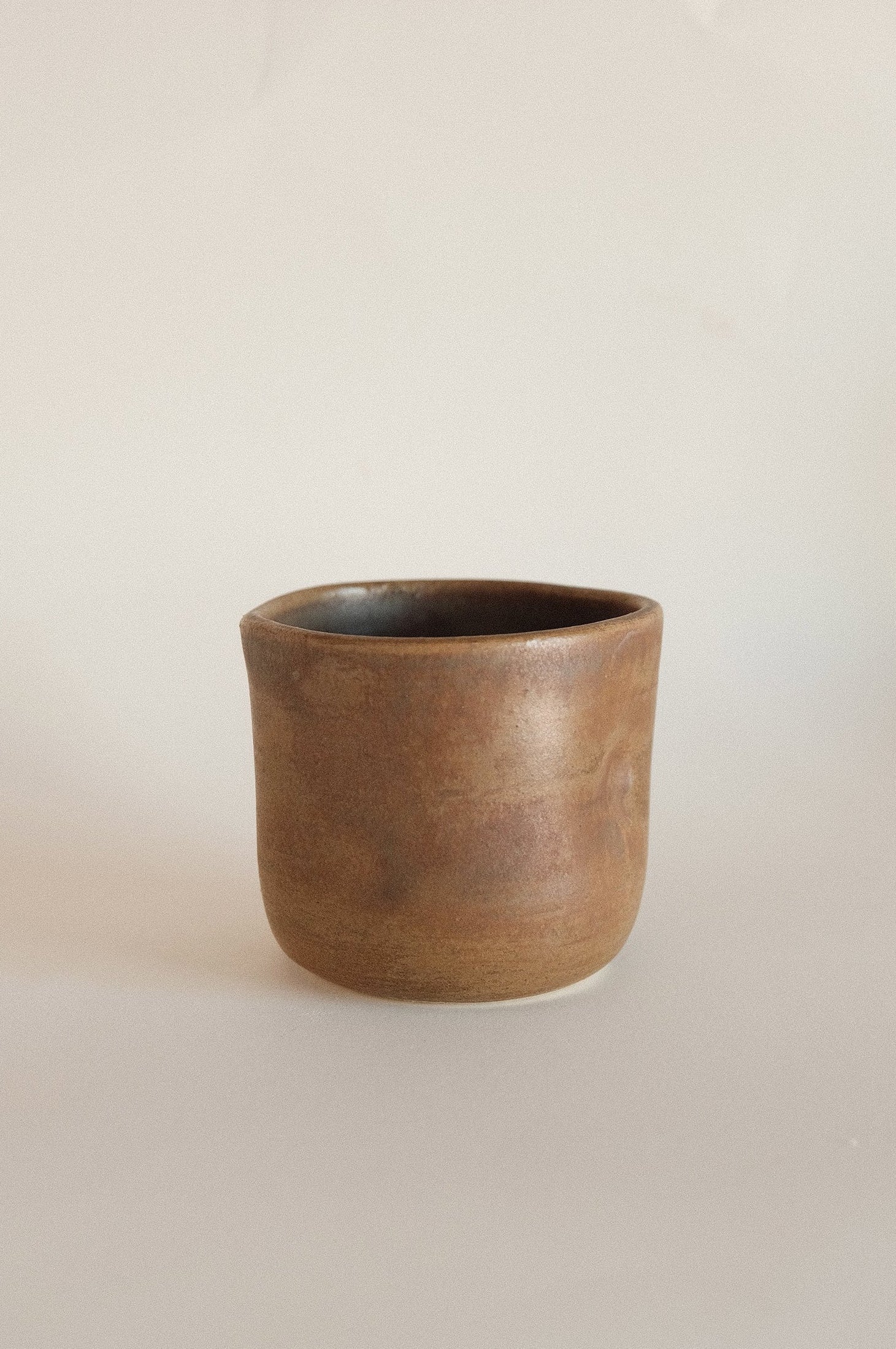 Thumb Cup in Smoked Walnut