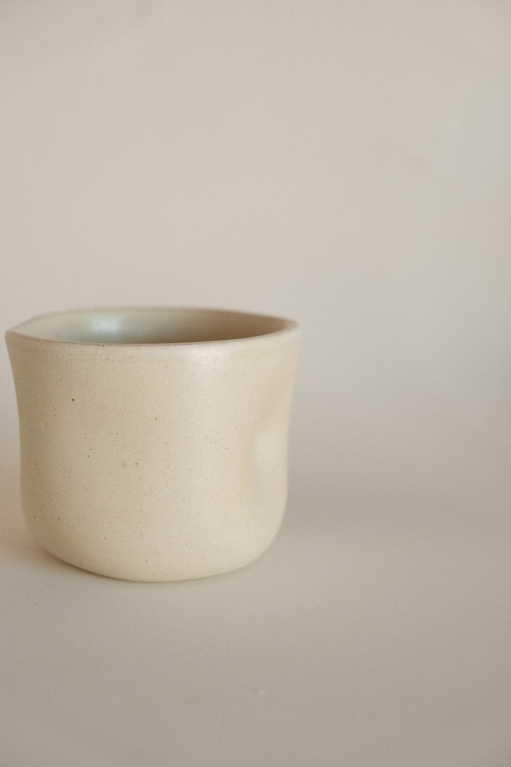 Thumb Cup in Cream