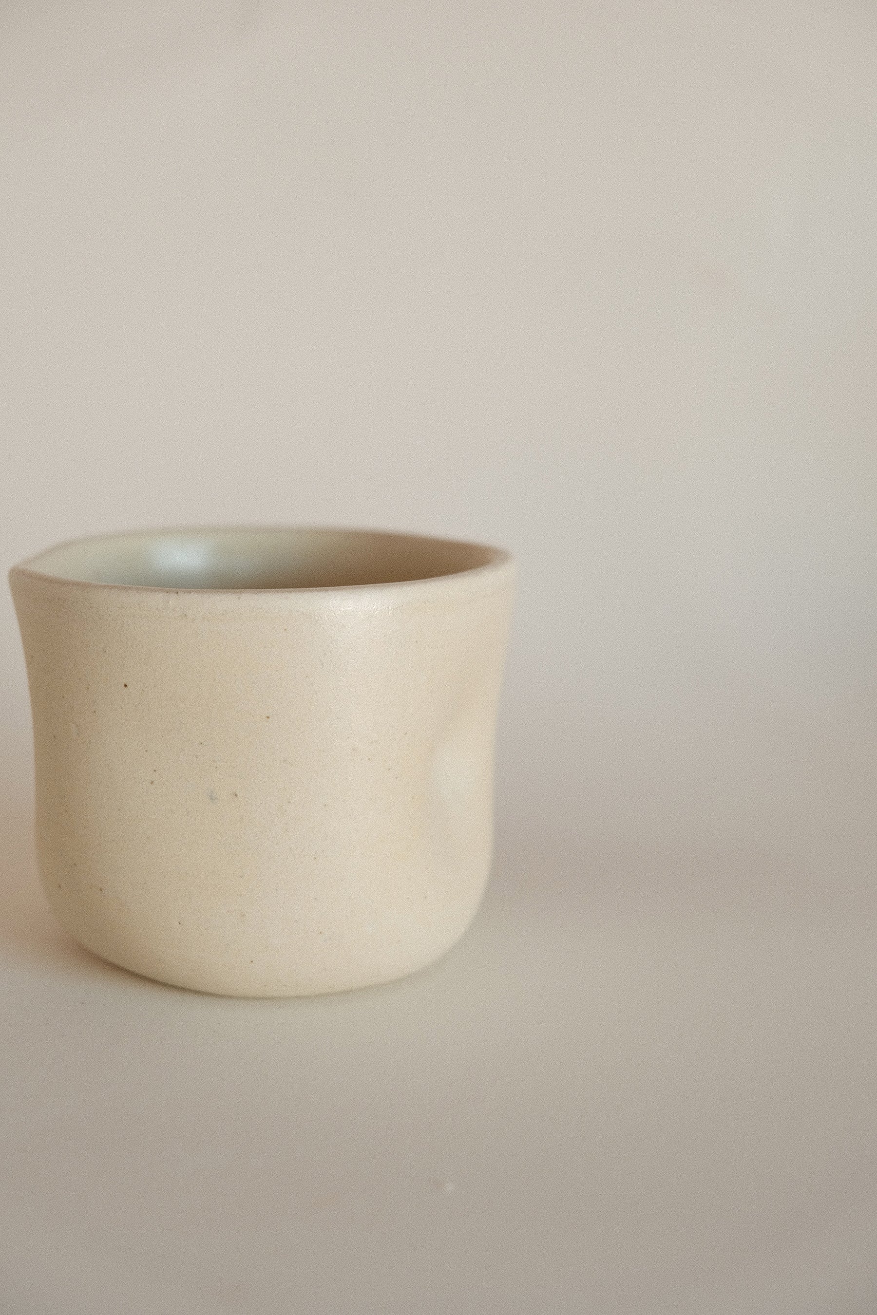 Thumb Cup in Cream