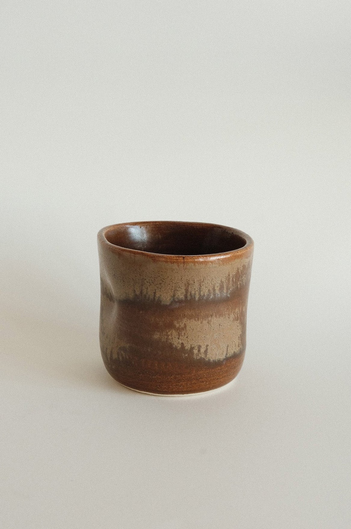 Thumb Cup in Smoked Walnut