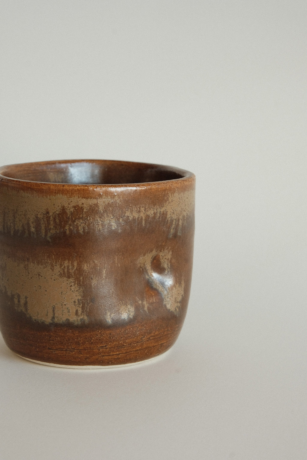 Thumb Cup in Smoked Walnut