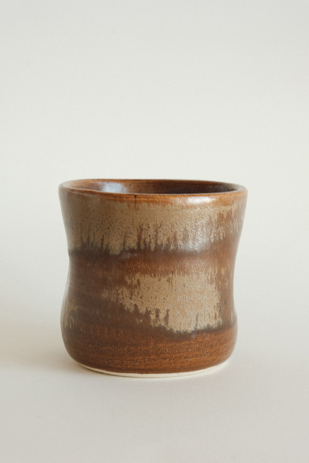 Thumb Cup in Smoked Walnut