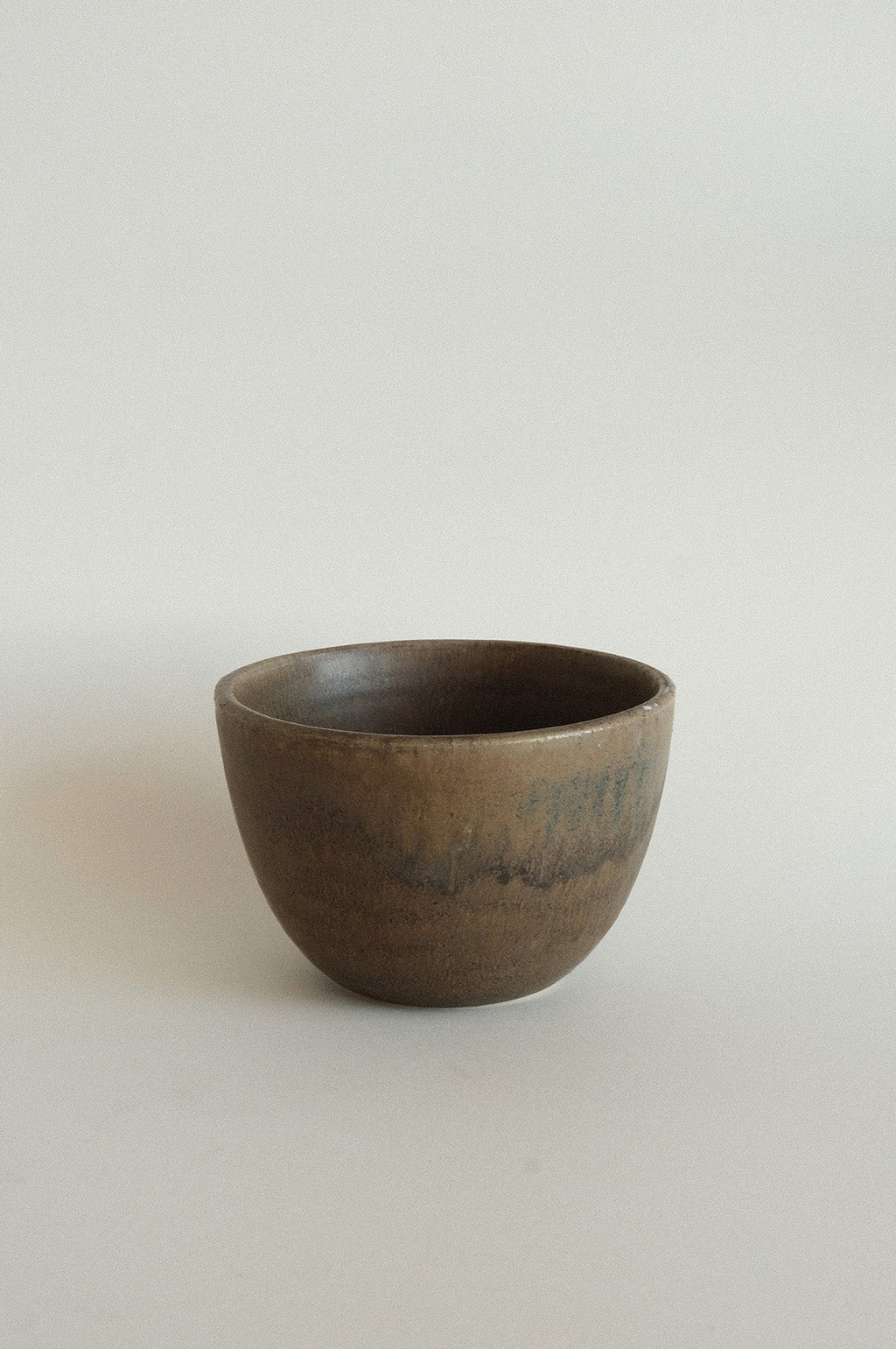 Wide Cup in Smoked Umber