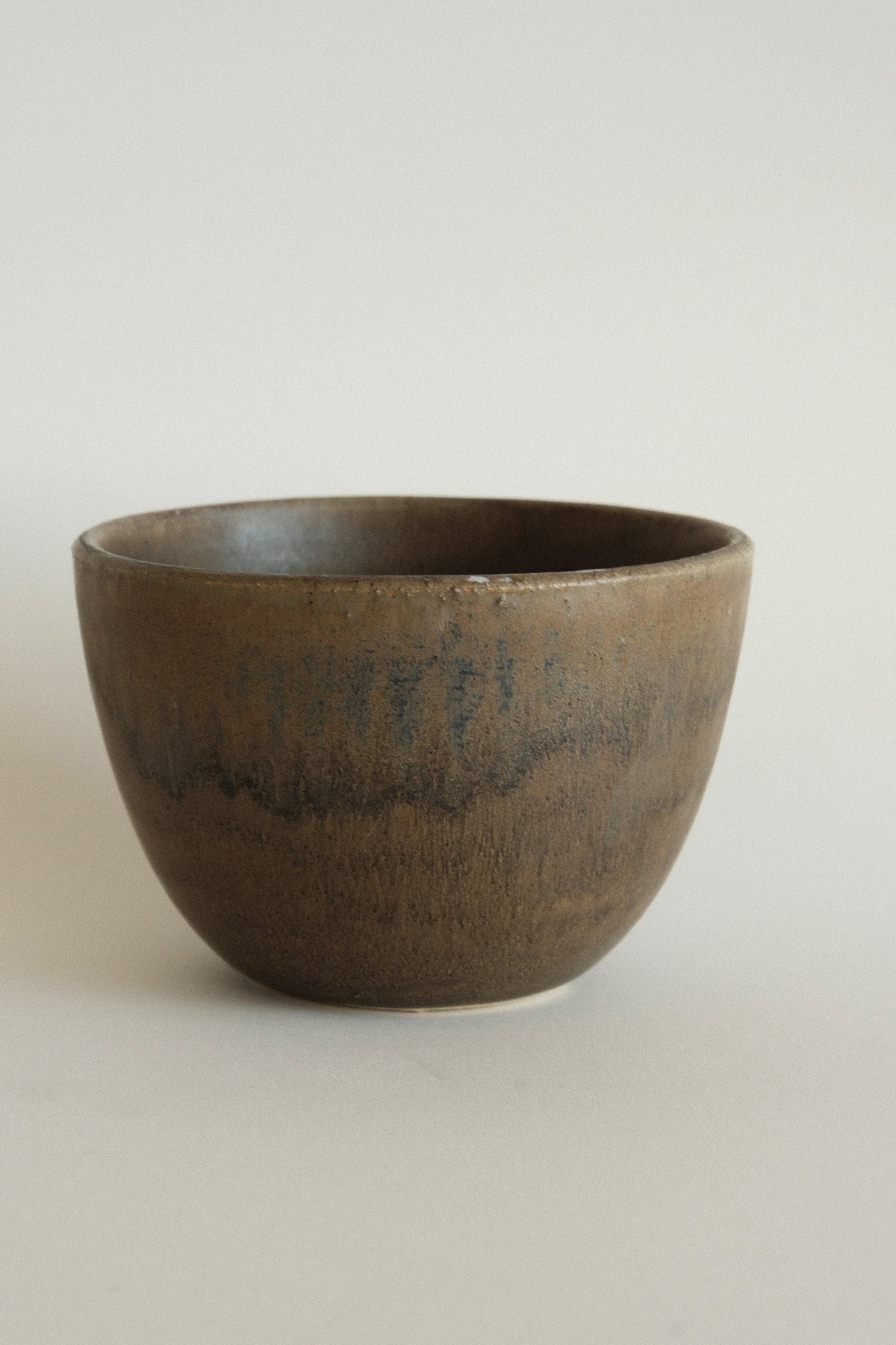 Wide Cup in Smoked Umber