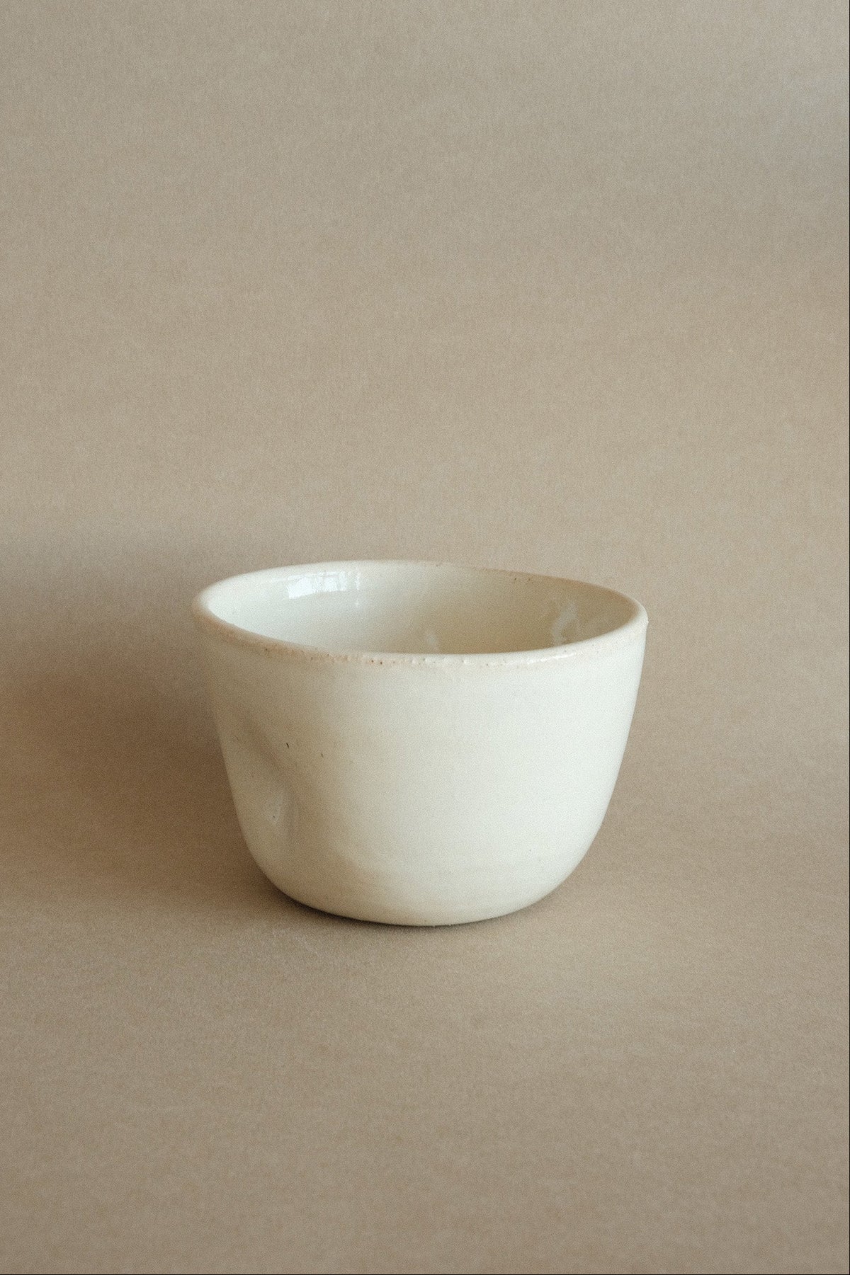 Wide Thumb Cup in Latte