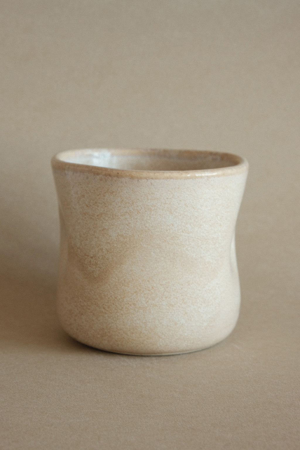 Thumb Cup in Oat