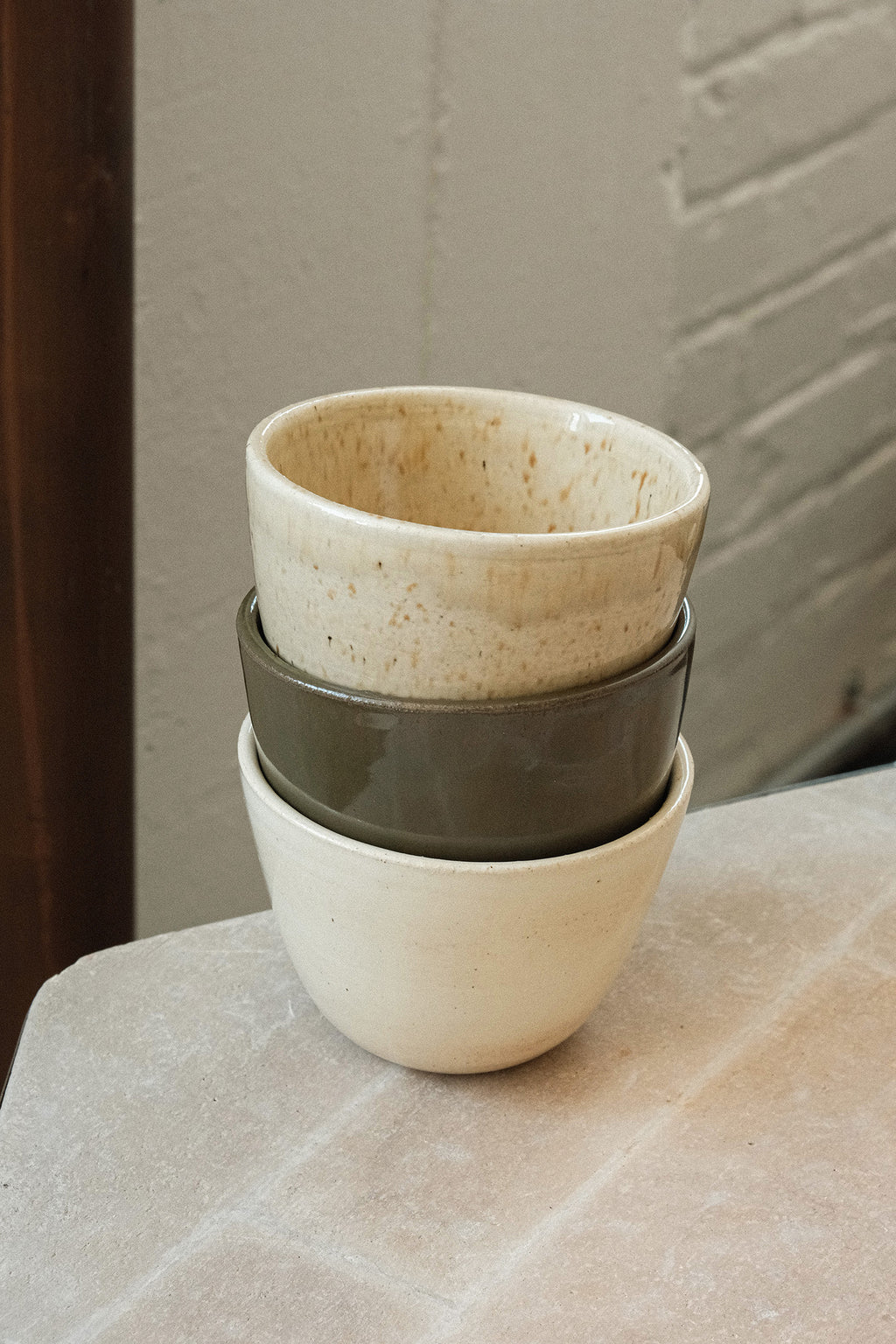 Wide Cup in Speckled Beige